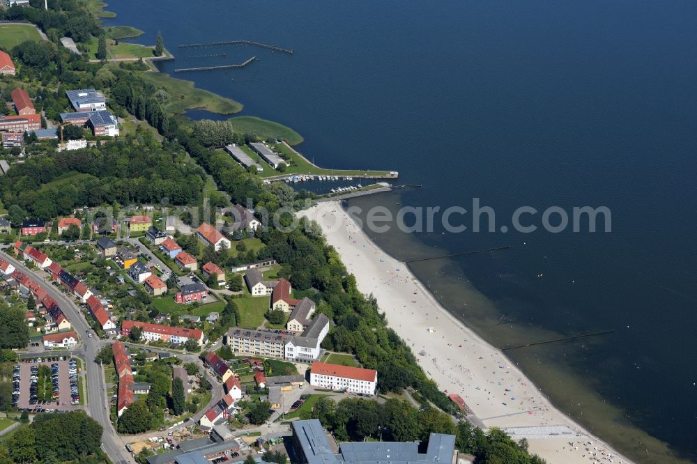 Aerial photograph Stralsund - Townscape on the seacoast of the Baltic Sea in the district Klein Kedingshagen in Stralsund in the state Mecklenburg - Western Pomerania