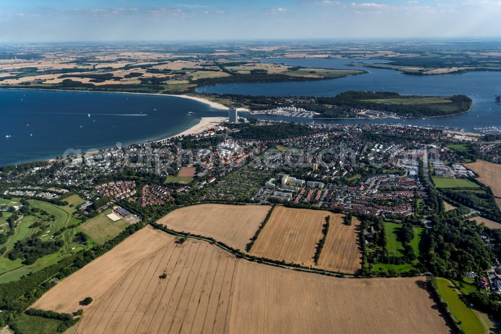 Aerial photograph Travemünde - Townscape on the seacoast of the Baltic Sea and Poetenitzer Wiek and the mouth of the Trave in Travemuende in the state Schleswig-Holstein, Germany