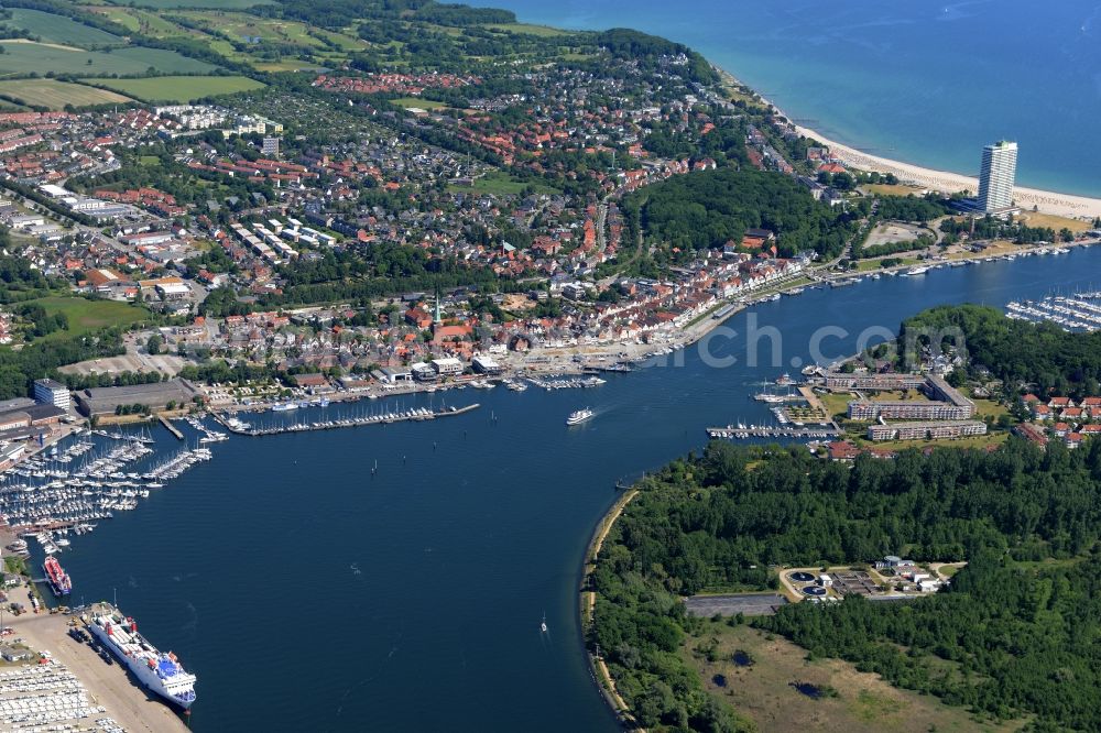 Travemünde from the bird's eye view: Townscape on the seacoast of Baltic Sea in Travemuende in the state Schleswig-Holstein