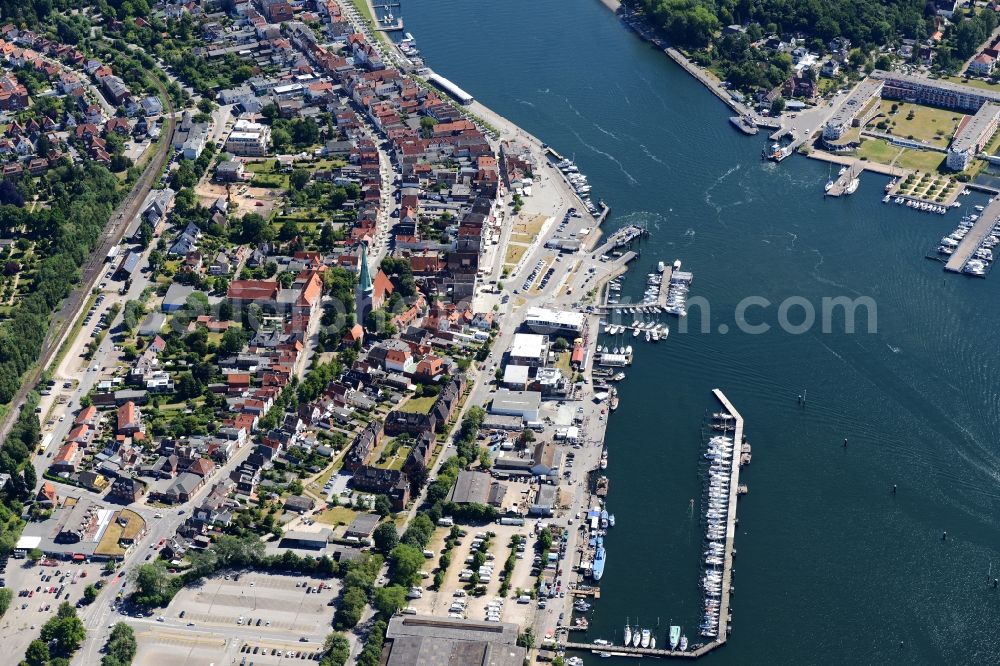 Aerial photograph Travemünde - Townscape on the seacoast of Baltic Sea in Travemuende in the state Schleswig-Holstein