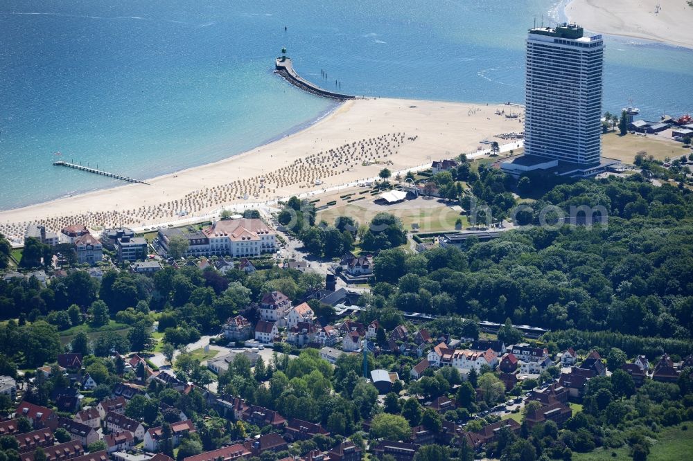 Travemünde from the bird's eye view: Townscape on the seacoast of Baltic Sea in Travemuende in the state Schleswig-Holstein