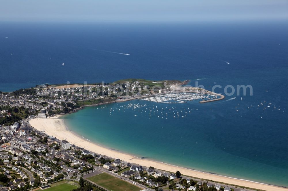 Saint-Cast-le-Guildo from the bird's eye view: Townscape and beach on the seacoast of Saint-Cast-le-Guildo in Brittany, France