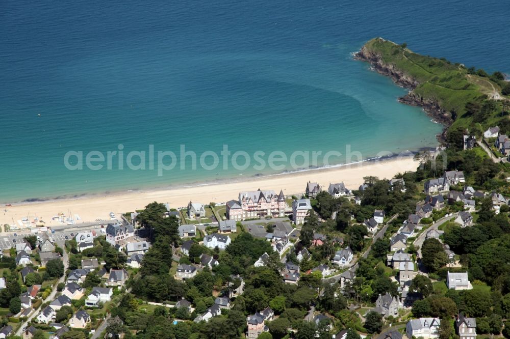 Aerial image Saint-Cast-le-Guildo - Townscape and beach on the seacoast of Saint-Cast-le-Guildo in Brittany, France