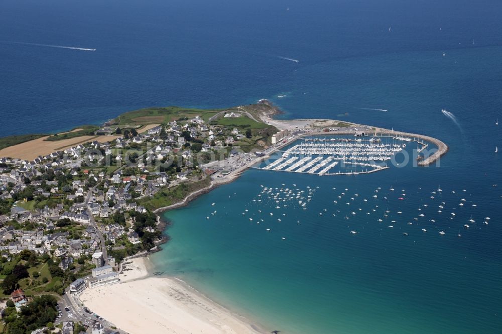 Aerial image Saint-Cast-le-Guildo - Townscape and beach on the seacoast of Saint-Cast-le-Guildo in Brittany, France