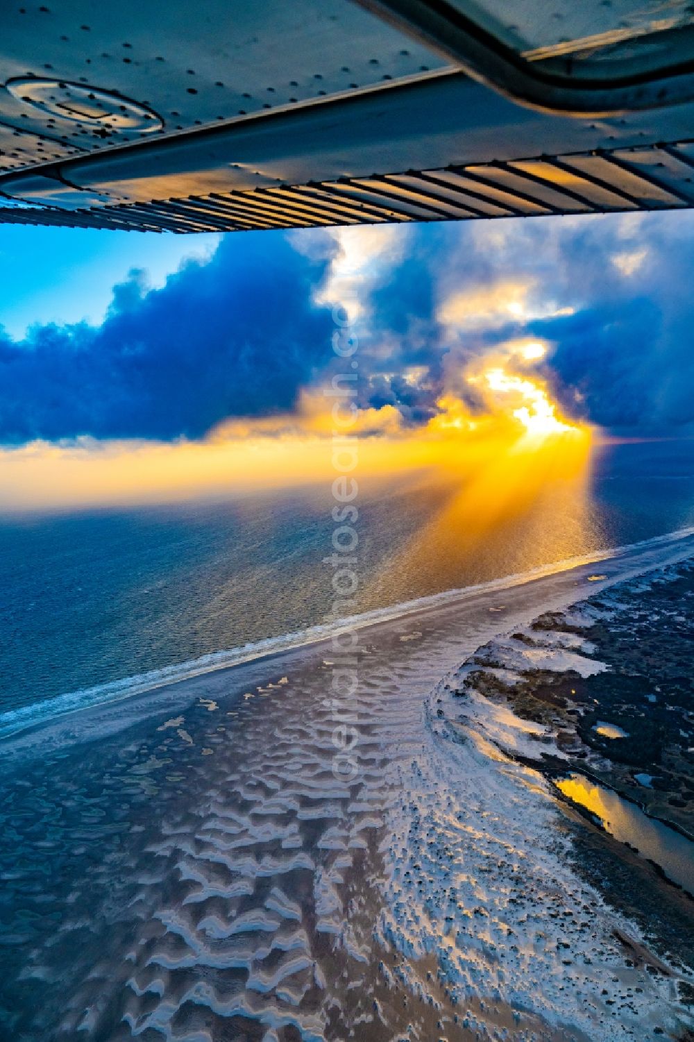 Aerial photograph Nebel - Sea coast in the sunset in the district Kniepsand in Nebel on Amrum in the state Schleswig-Holstein, Germany