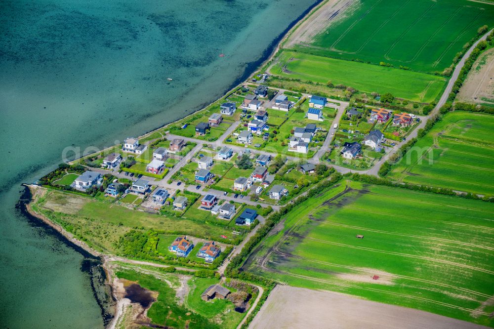 Aerial photograph Fehmarn - Townscape on the seacoast Westerberg Ort on street Westerbergen-Feriensiedlung in the district Westerberg Ort in Fehmarn on the island on street Westerbergen-Feriensiedlung of Fehmarn in the state Schleswig-Holstein, Germany