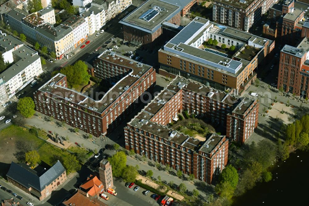 Aerial photograph Berlin - Residential area of a??a??a multi-family housing estate Paula-Hirschfeld-Steig - Frieda-Arnheim-Promenade - Brauereihof in the district of Hakenfeldein Berlin, Germany