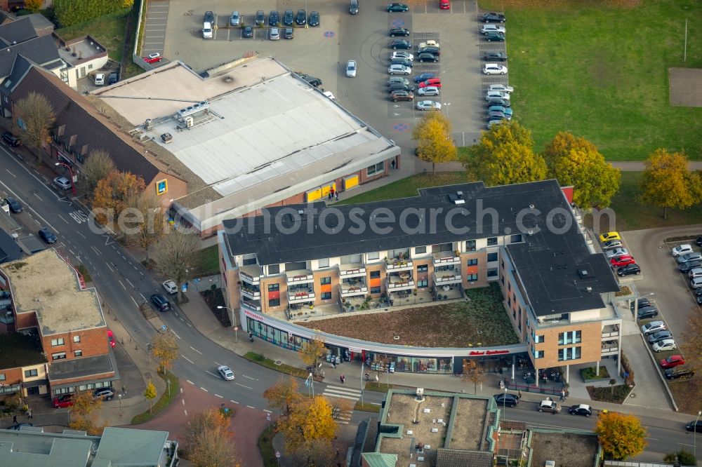 Aerial photograph Bottrop - Apartment building with condominiums on Schulze-Delitzsch-Strasse in Bottrop, North Rhine-Westphalia, Germany