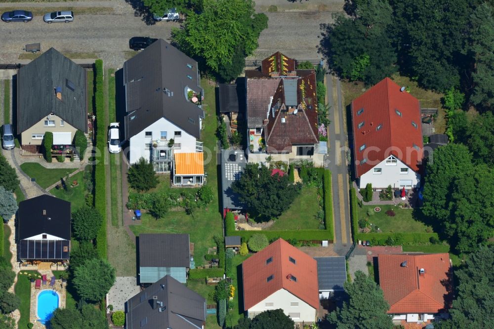 Berlin Mahlsdorf from above - Multi-Family Home and Family House - settlement of Muellerstrasse in Berlin - Mahlsdorf