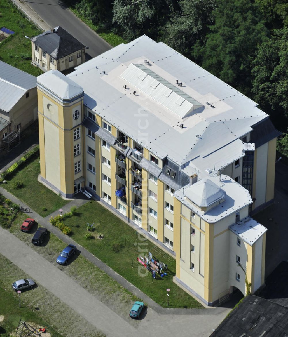 Aerial photograph Forst - Blick auf ein saniertes Gebäude auf dem Gelände einer ehemaligen Tapetenfabrik an der Richard-Wagner-Strasse. Es wird heute als Mehrfamilienhaus genutzt. View of a reconstructed building, the site of an old wallpaper factory. It is now used as an apartment house.