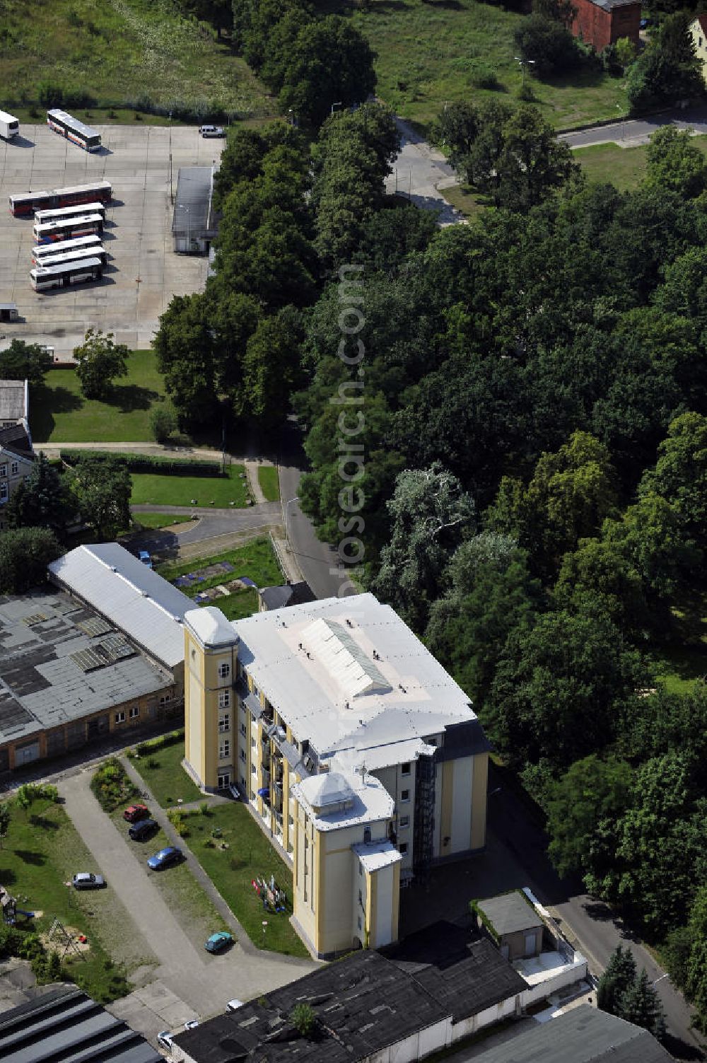 Forst from above - Blick auf ein saniertes Gebäude auf dem Gelände einer ehemaligen Tapetenfabrik an der Richard-Wagner-Strasse. Es wird heute als Mehrfamilienhaus genutzt. View of a reconstructed building, the site of an old wallpaper factory. It is now used as an apartment house.