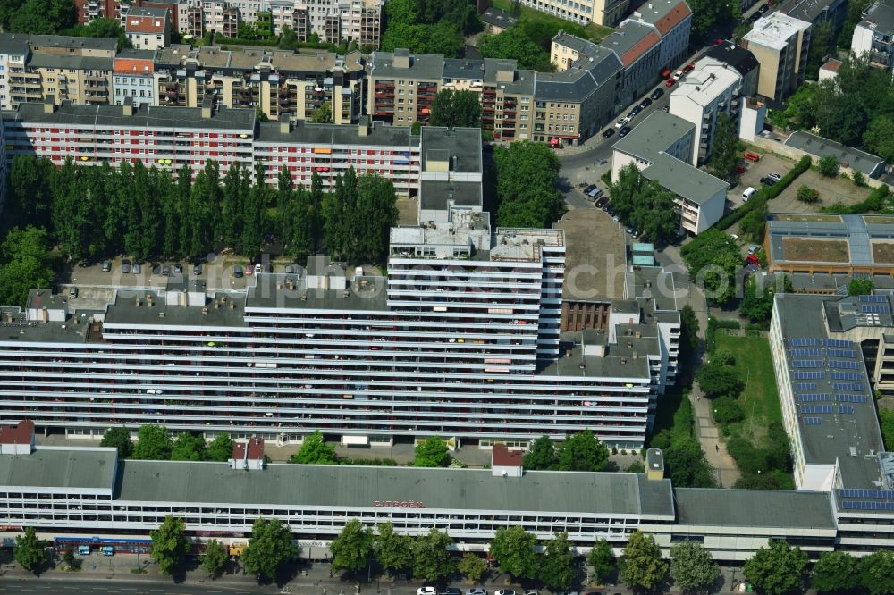 Aerial photograph Berlin - Multi-family house high - rise building line at the Bismarckstrasse in the Charlottenburg district of Berlin