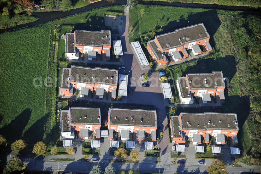 Aerial image Hamburg - Blick auf einen modernen Mehrfamilienhaus- Neubau der cds Wohnbau Hamburg GmbH am Moehlenhoff in Hamburg - Wilhelmsburg. View of a modern apartment block construction of the housing cds Hamburg GmbH at the Moehlenhoff in Hamburg - Wilhelmsburg.