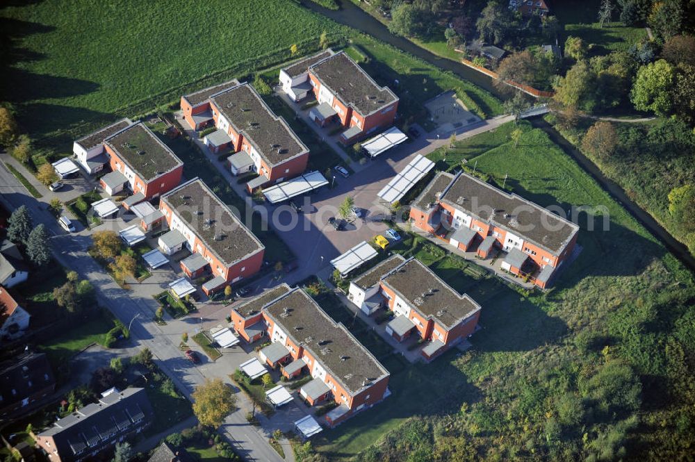 Aerial image Hamburg - Blick auf einen modernen Mehrfamilienhaus- Neubau der cds Wohnbau Hamburg GmbH am Moehlenhoff in Hamburg - Wilhelmsburg. View of a modern apartment block construction of the housing cds Hamburg GmbH at the Moehlenhoff in Hamburg - Wilhelmsburg.