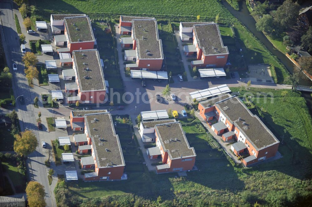 Aerial photograph Hamburg - Blick auf einen modernen Mehrfamilienhaus- Neubau der cds Wohnbau Hamburg GmbH am Moehlenhoff in Hamburg - Wilhelmsburg. View of a modern apartment block construction of the housing cds Hamburg GmbH at the Moehlenhoff in Hamburg - Wilhelmsburg.