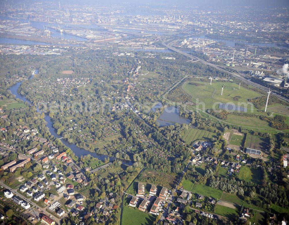 Aerial image Hamburg - Blick auf einen modernen Mehrfamilienhaus- Neubau der cds Wohnbau Hamburg GmbH am Moehlenhoff in Hamburg - Wilhelmsburg. View of a modern apartment block construction of the housing cds Hamburg GmbH at the Moehlenhoff in Hamburg - Wilhelmsburg.