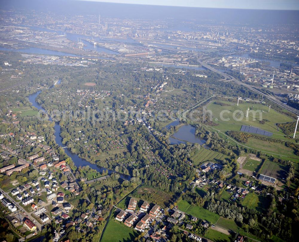 Aerial image Hamburg - Blick auf einen modernen Mehrfamilienhaus- Neubau der cds Wohnbau Hamburg GmbH am Moehlenhoff in Hamburg - Wilhelmsburg. View of a modern apartment block construction of the housing cds Hamburg GmbH at the Moehlenhoff in Hamburg - Wilhelmsburg.