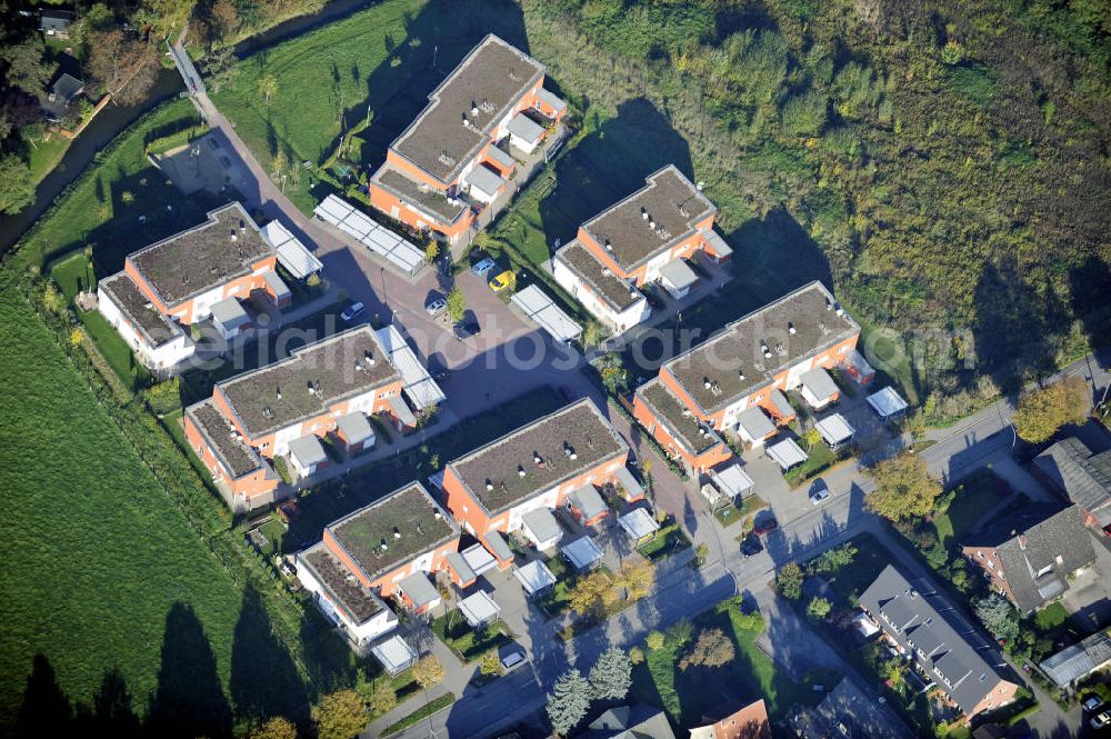 Aerial image Hamburg - Blick auf einen modernen Mehrfamilienhaus- Neubau der cds Wohnbau Hamburg GmbH am Moehlenhoff in Hamburg - Wilhelmsburg. View of a modern apartment block construction of the housing cds Hamburg GmbH at the Moehlenhoff in Hamburg - Wilhelmsburg.