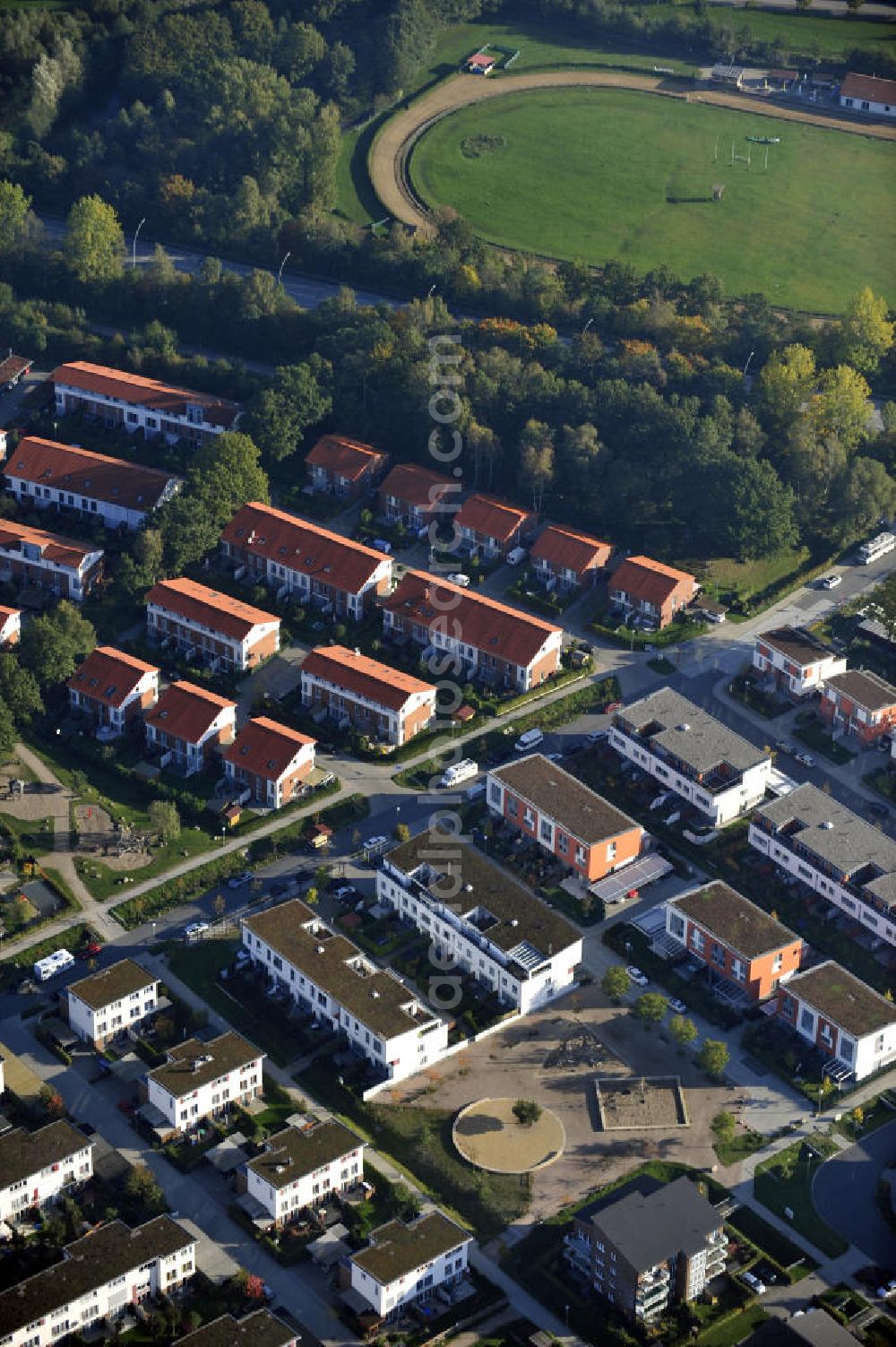 Aerial image Hamburg - Rahlstedt - Blick auf einen modernen Mehrfamilienhaus- Neubau der cds Wohnbau Hamburg GmbH am Rahlstedter Kamp in Hamburg - Rahlstedt. View of a modern apartment block construction of the housing cds Hamburg GmbH at the Rahlstedter Kamp in Hamburg - Rahlstedt.