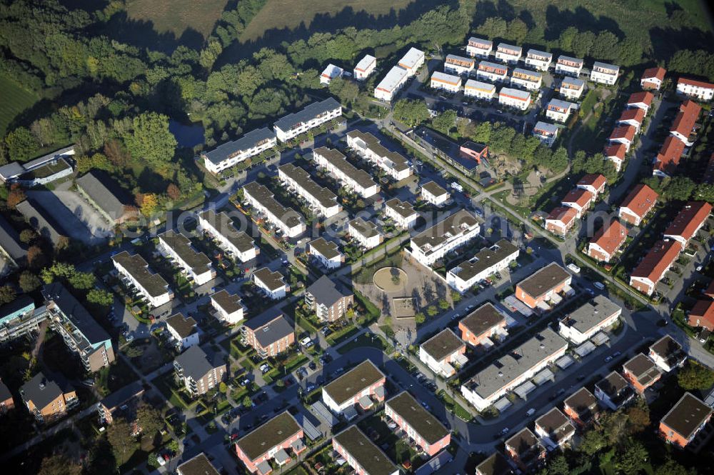 Aerial photograph Hamburg - Rahlstedt - Blick auf einen modernen Mehrfamilienhaus- Neubau der cds Wohnbau Hamburg GmbH am Rahlstedter Kamp in Hamburg - Rahlstedt. View of a modern apartment block construction of the housing cds Hamburg GmbH at the Rahlstedter Kamp in Hamburg - Rahlstedt.