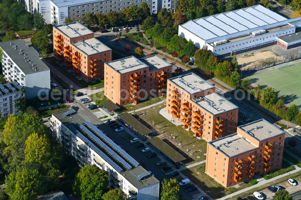 Berlin from the bird's eye view: Multi-family residential complex Gothaer Strasse - Alte Hellersdorfer Strasse in the district Hellersdorf in Berlin, Germany