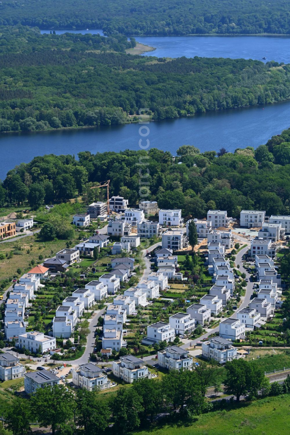 Potsdam from the bird's eye view: Multi-family residential complex on the Jungfernsee in Potsdam in the state of Brandenburg, Germany