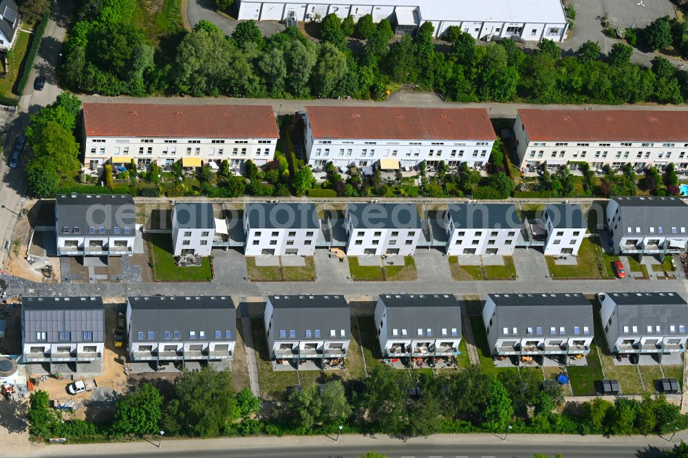 Aerial photograph Berlin - Multi-family residential complex Am Niederfeld - Rosenhagener Strasse - Hohenseeweg - Steffenshagener Strasse on street Am Niederfeld in the district Kaulsdorf in Berlin, Germany