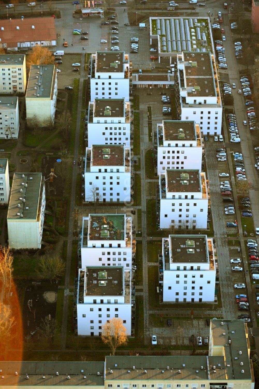 Aerial photograph Berlin - Multi-family residential complex along the Tangermuender Strasse in the district Hellersdorf in Berlin, Germany