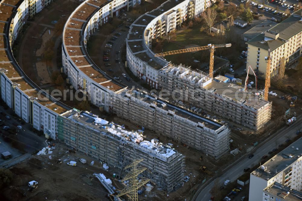 Berlin from the bird's eye view: Multi-family residential complex in the residential area Gensinger Viertel on Gensinger Strasse in the Lichtenberg district of Berlin