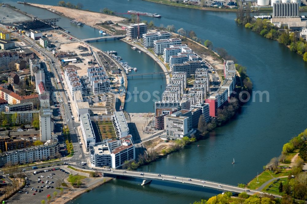 Offenbach am Main from above - Residential area of the multi-family house settlement auf of the Hafeninsel in Offenbach am Main in the state Hesse, Germany