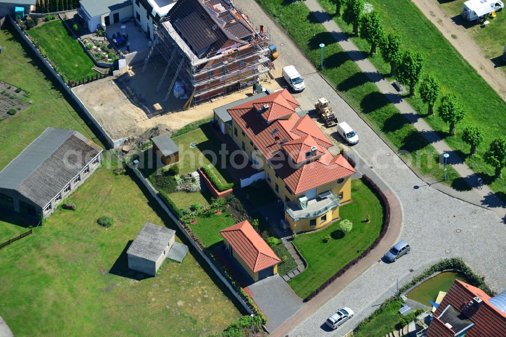 Wittenberge from above - Multi-family home - residential area on Nedwighafen on the banks of the Elbe in Wittenberg in Brandenburg