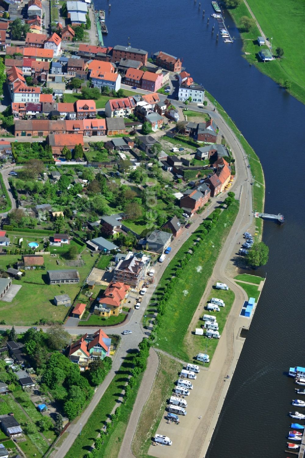 Aerial image Wittenberge - Multi-family home - residential area on Nedwighafen on the banks of the Elbe in Wittenberg in Brandenburg