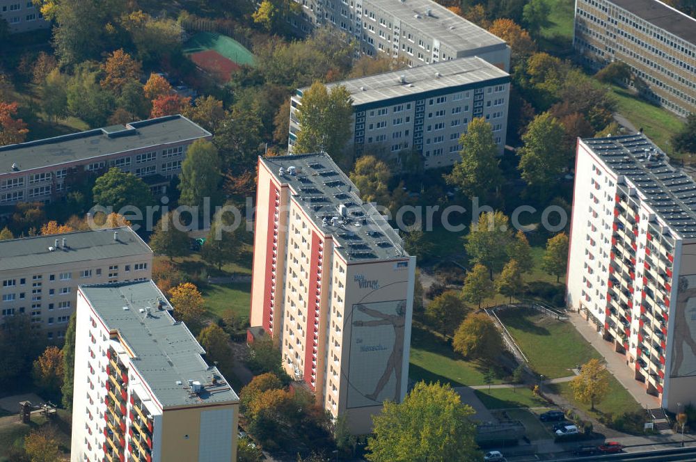 Berlin from the bird's eye view: Blick auf das Wohngebiet mit Mehrfamilienhäuser / Plattenbauten an Wiltbergstraße , Franz-Schmidt-Straße und Groscurtstraße in Berlin-Buch. View of a housing area with blocks of flats in the district Buch.