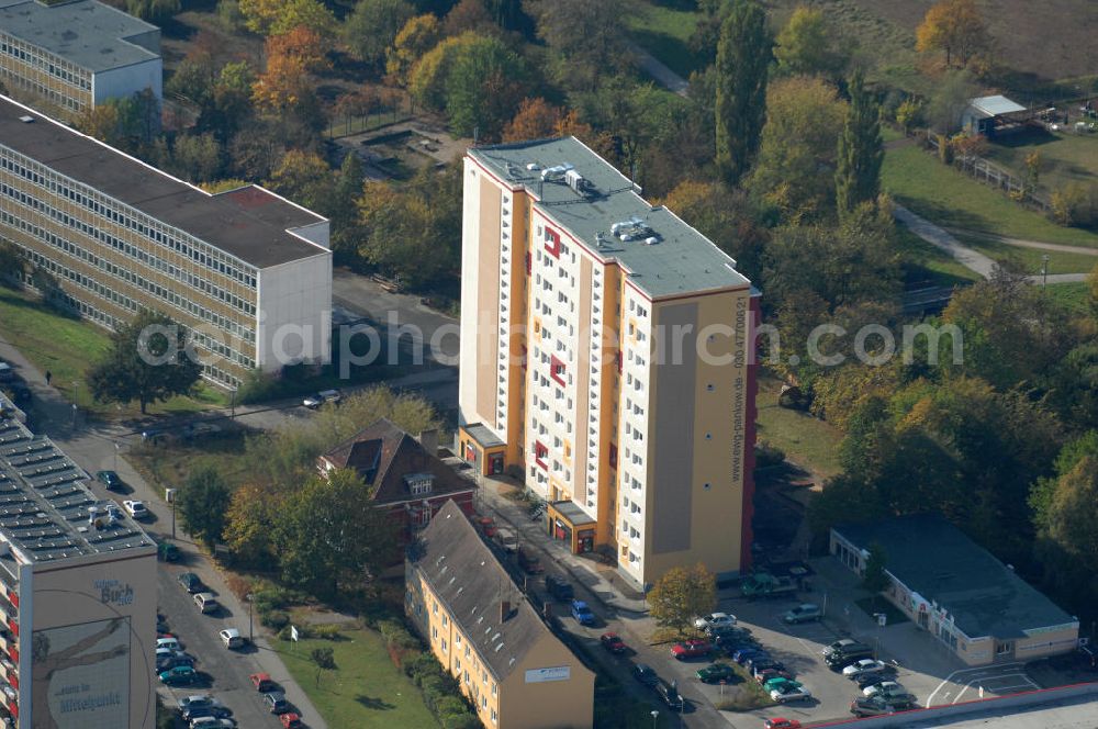 Aerial photograph Berlin - Blick auf das Wohngebiet mit Mehrfamilienhäuser / Plattenbauten an Wiltbergstraße , Franz-Schmidt-Straße und Groscurtstraße in Berlin-Buch. View of a housing area with blocks of flats in the district Buch.