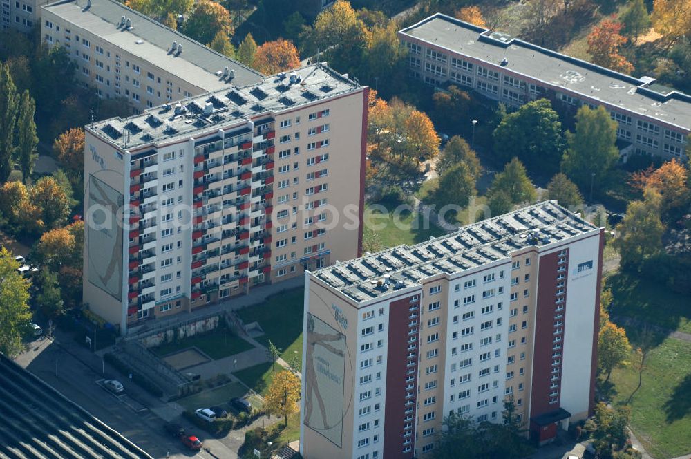 Berlin from above - Blick auf das Wohngebiet mit Mehrfamilienhäuser / Plattenbauten an Wiltbergstraße , Franz-Schmidt-Straße und Groscurtstraße in Berlin-Buch. View of a housing area with blocks of flats in the district Buch.