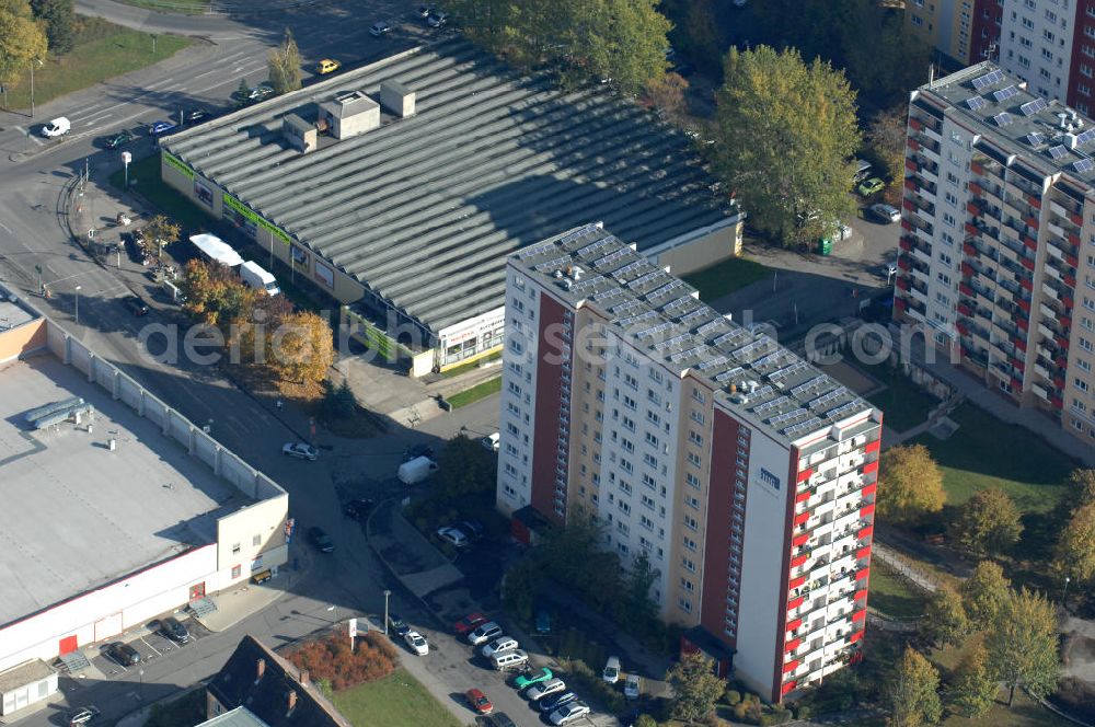 Berlin from above - Blick auf das Wohngebiet mit Mehrfamilienhäuser / Plattenbauten an Wiltbergstraße , Franz-Schmidt-Straße und Groscurtstraße in Berlin-Buch. View of a housing area with blocks of flats in the district Buch.