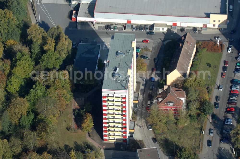 Berlin from above - Blick auf das Wohngebiet mit Mehrfamilienhäuser / Plattenbauten an Wiltbergstraße , Franz-Schmidt-Straße und Groscurtstraße in Berlin-Buch. View of a housing area with blocks of flats in the district Buch.