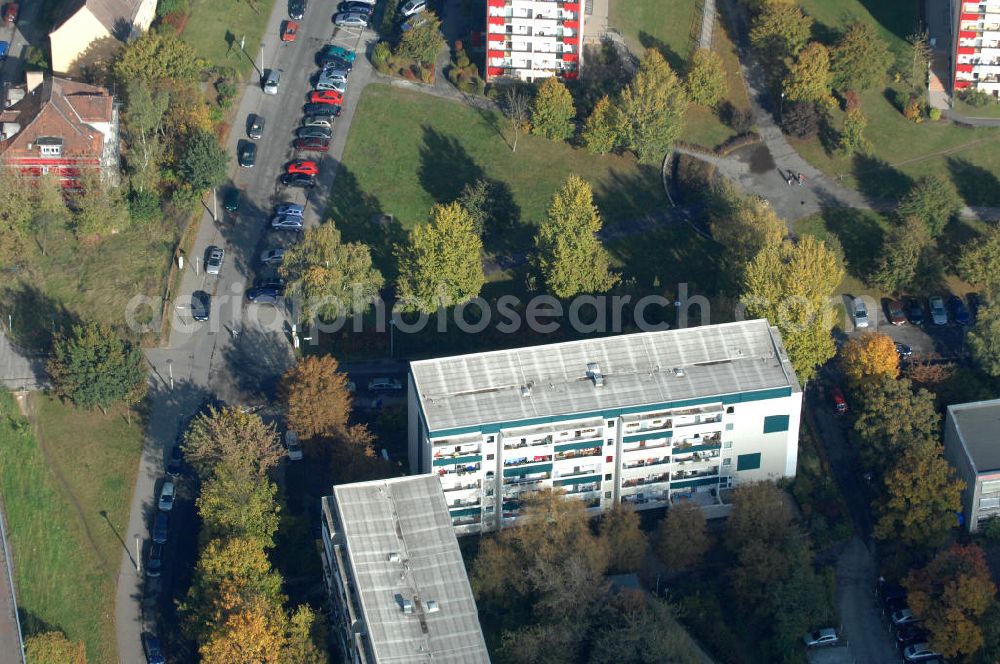 Berlin from the bird's eye view: Blick auf das Wohngebiet mit Mehrfamilienhäuser / Plattenbauten an Wiltbergstraße , Franz-Schmidt-Straße und Groscurtstraße in Berlin-Buch. View of a housing area with blocks of flats in the district Buch.