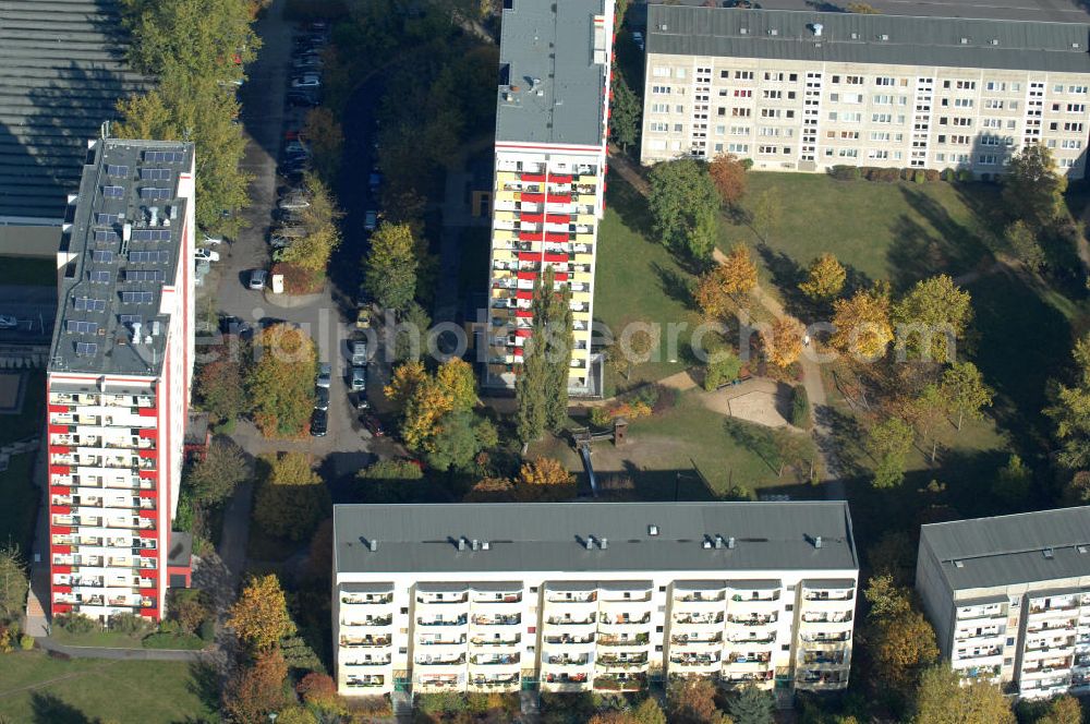 Aerial photograph Berlin - Blick auf das Wohngebiet mit Mehrfamilienhäuser / Plattenbauten an Wiltbergstraße , Franz-Schmidt-Straße und Groscurtstraße in Berlin-Buch. View of a housing area with blocks of flats in the district Buch.