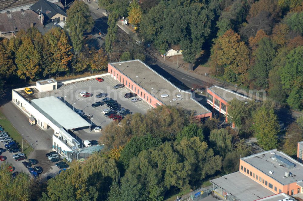 Aerial image Berlin - Blick auf das Wohngebiet mit Mehrfamilienhäuser / Plattenbauten an Wiltbergstraße , Franz-Schmidt-Straße und Groscurtstraße in Berlin-Buch. View of a housing area with blocks of flats in the district Buch.