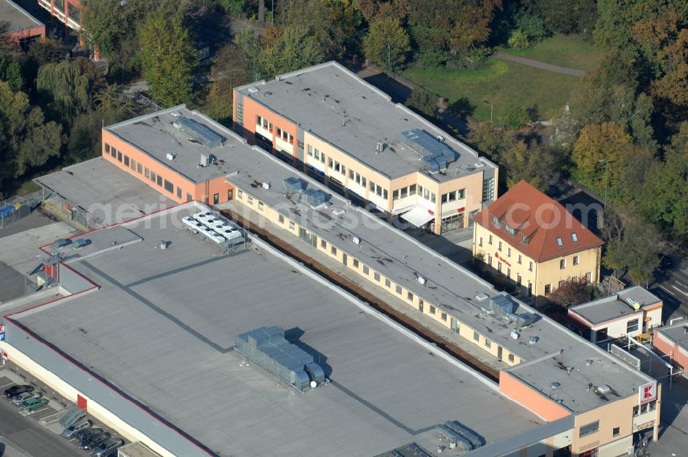 Aerial photograph Berlin - Blick auf das Wohngebiet mit Mehrfamilienhäuser / Plattenbauten an Wiltbergstraße , Franz-Schmidt-Straße und Groscurtstraße in Berlin-Buch. View of a housing area with blocks of flats in the district Buch.