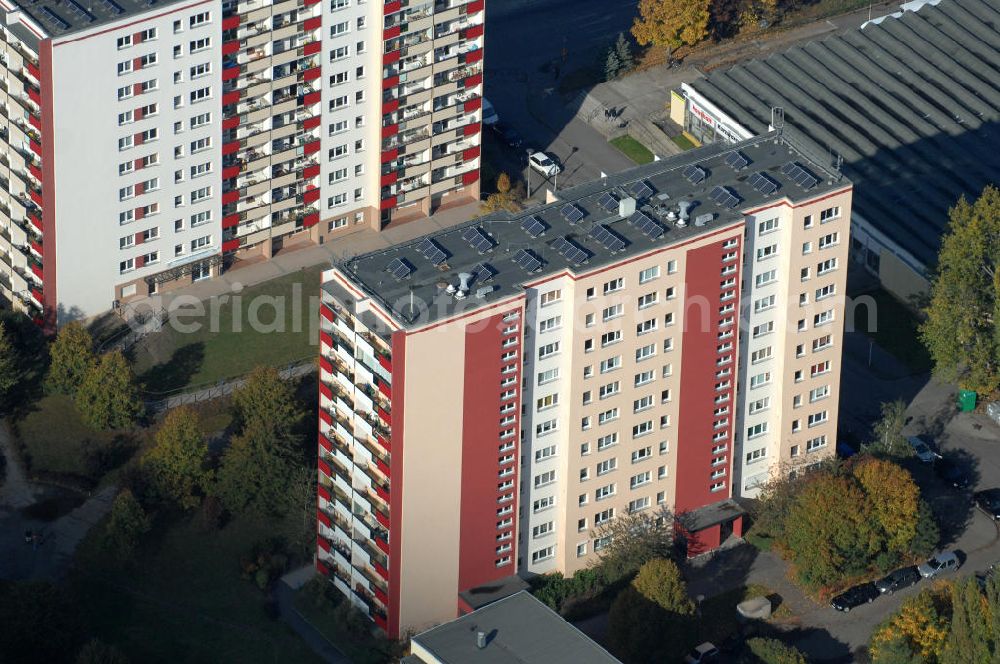 Berlin from the bird's eye view: Blick auf das Wohngebiet mit Mehrfamilienhäuser / Plattenbauten an Wiltbergstraße , Franz-Schmidt-Straße und Groscurtstraße in Berlin-Buch. View of a housing area with blocks of flats in the district Buch.