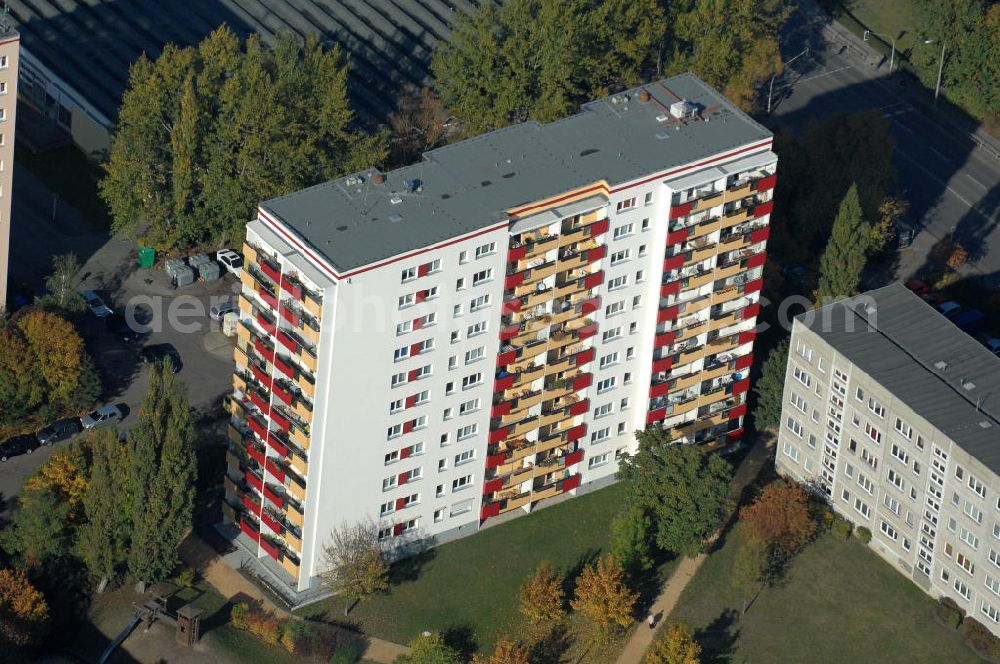 Aerial image Berlin - Blick auf das Wohngebiet mit Mehrfamilienhäuser / Plattenbauten an Wiltbergstraße , Franz-Schmidt-Straße und Groscurtstraße in Berlin-Buch. View of a housing area with blocks of flats in the district Buch.