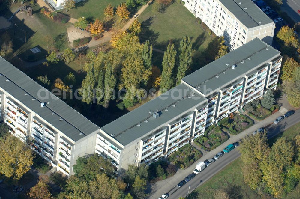 Aerial photograph Berlin - Blick auf das Wohngebiet mit Mehrfamilienhäuser / Plattenbauten an Wiltbergstraße , Franz-Schmidt-Straße und Groscurtstraße in Berlin-Buch. View of a housing area with blocks of flats in the district Buch.