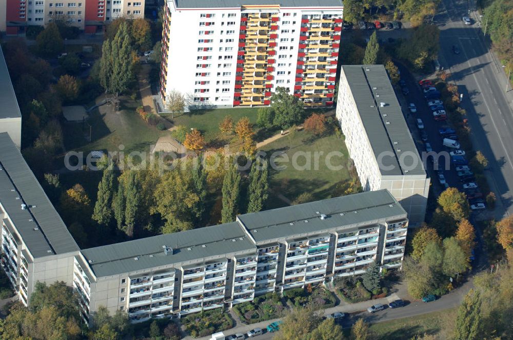 Aerial image Berlin - Blick auf das Wohngebiet mit Mehrfamilienhäuser / Plattenbauten an Wiltbergstraße , Franz-Schmidt-Straße und Groscurtstraße in Berlin-Buch. View of a housing area with blocks of flats in the district Buch.