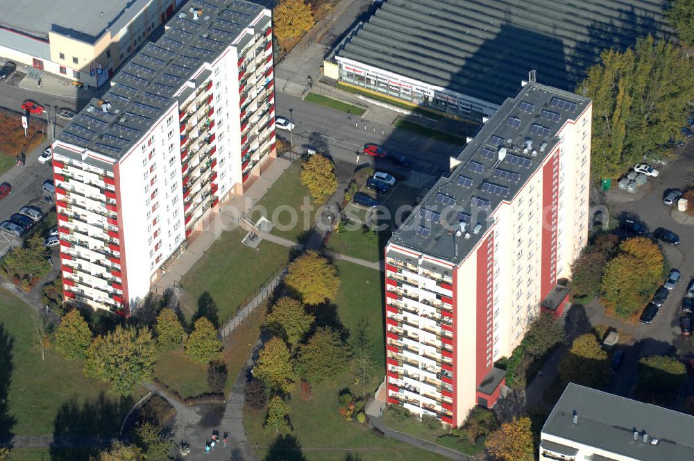 Berlin from the bird's eye view: Blick auf das Wohngebiet mit Mehrfamilienhäuser / Plattenbauten an Wiltbergstraße , Franz-Schmidt-Straße und Groscurtstraße in Berlin-Buch. View of a housing area with blocks of flats in the district Buch.