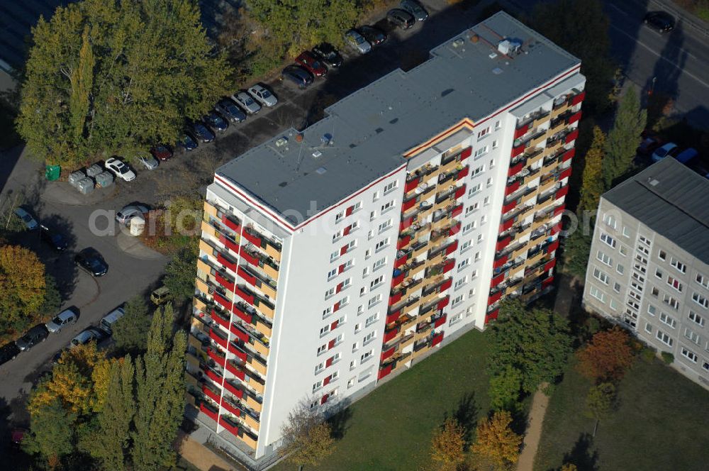 Aerial image Berlin - Blick auf das Wohngebiet mit Mehrfamilienhäuser / Plattenbauten an Wiltbergstraße , Franz-Schmidt-Straße und Groscurtstraße in Berlin-Buch. View of a housing area with blocks of flats in the district Buch.