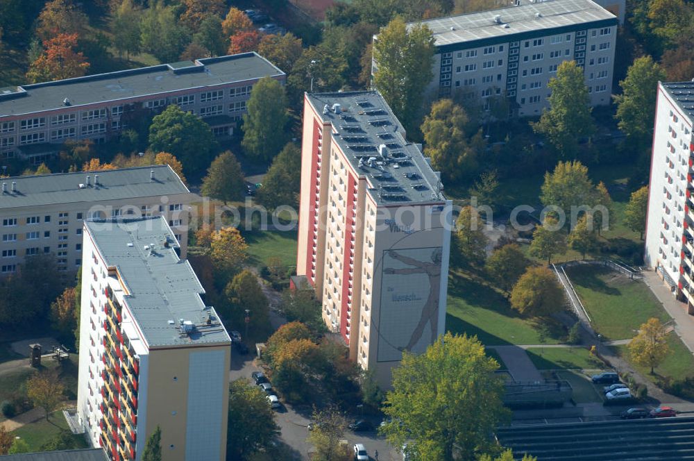 Aerial image Berlin - Blick auf das Wohngebiet mit Mehrfamilienhäuser / Plattenbauten an Wiltbergstraße , Franz-Schmidt-Straße und Groscurtstraße in Berlin-Buch. View of a housing area with blocks of flats in the district Buch.