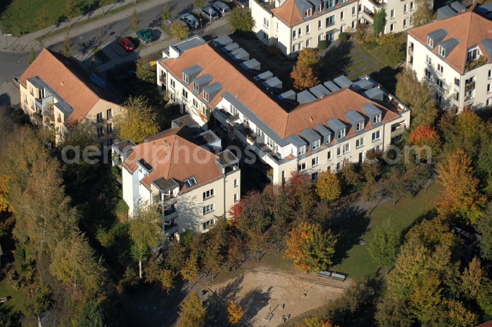 Berlin from the bird's eye view: Blick auf die Mehrfamilienhaus- Wohngebiete südlich der A10 / E55 am Hubertusdamm, Schönerlinder Weg, Teichbergstraße, Roländer Strasse, Am Elsebrocken in Berlin - Karow