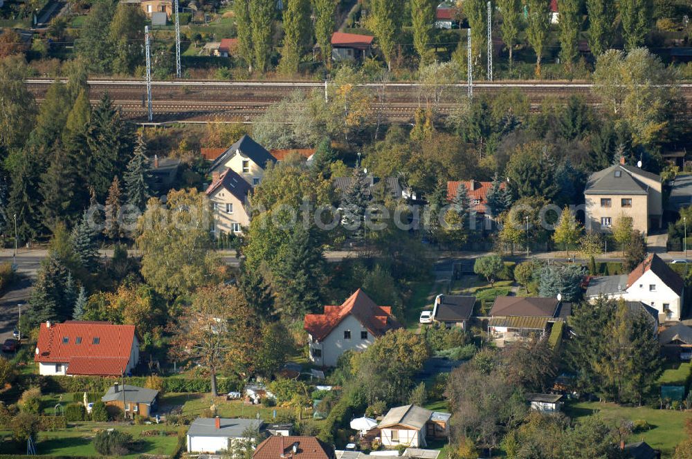 Berlin from the bird's eye view: Blick auf die Mehrfamilienhaus- Wohngebiete südlich der A10 / E55 am Hubertusdamm, Schönerlinder Weg, Teichbergstraße, Roländer Strasse, Am Elsebrocken in Berlin - Karow